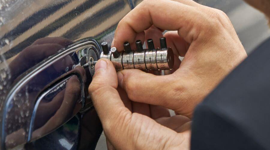 Expert Emergency Roof Repairs services in New Hyde Park, NY